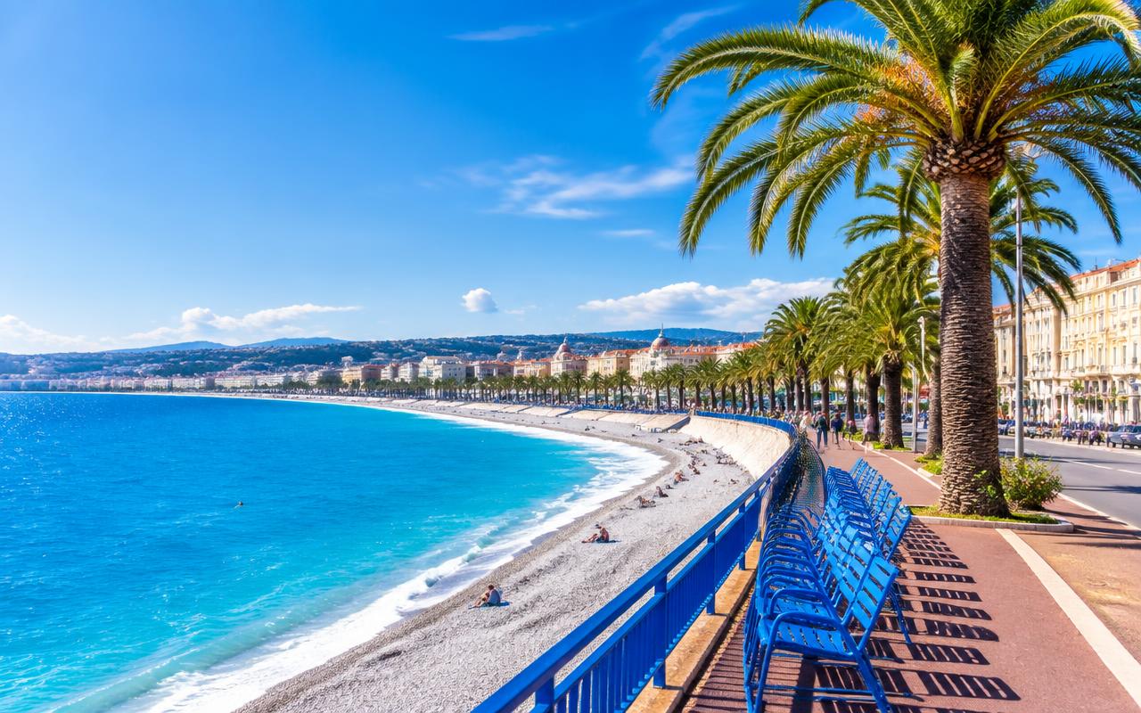 Promenade des Anglais et baie des Anges à Nice